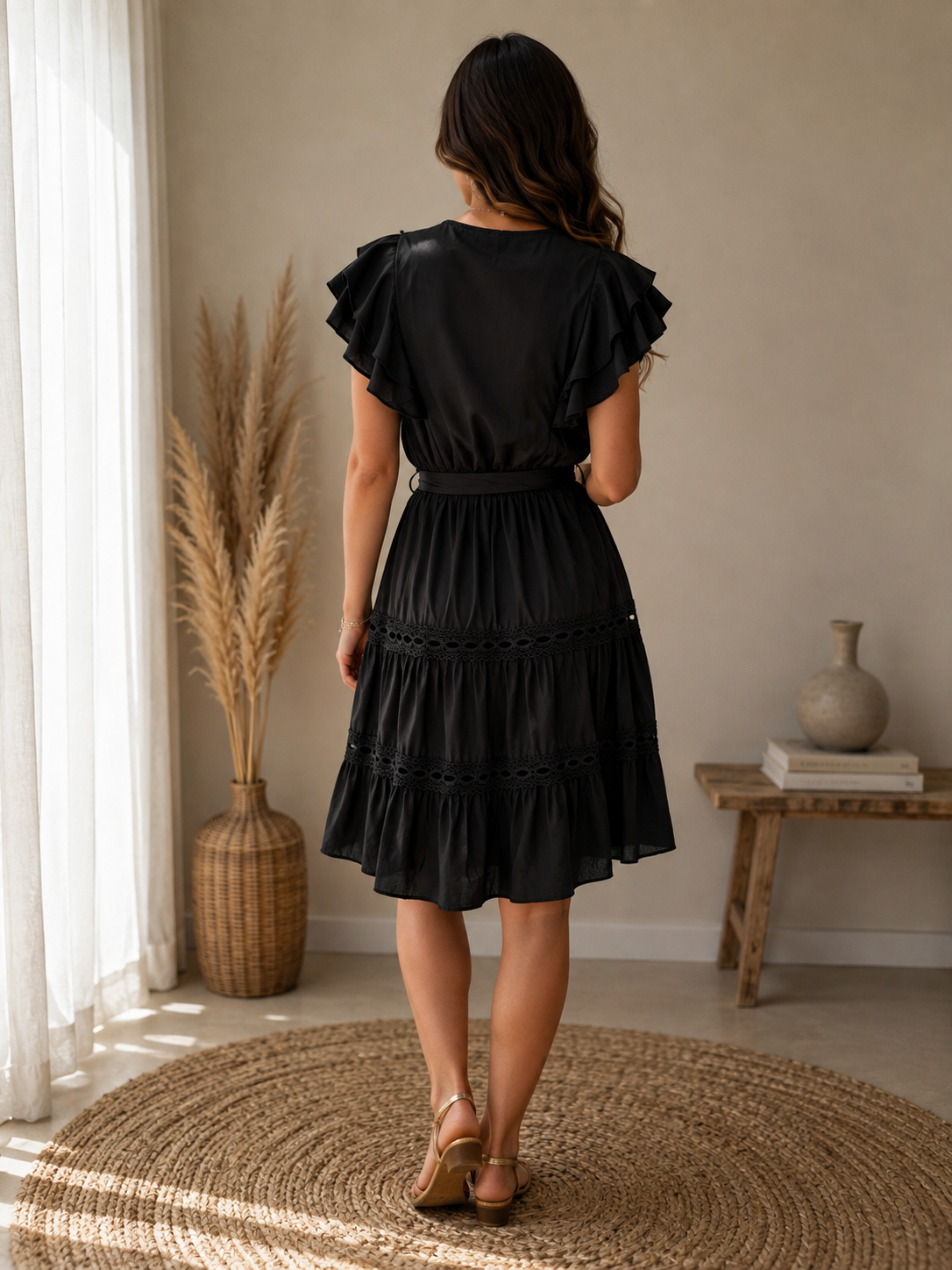Robe noire avec dentelle