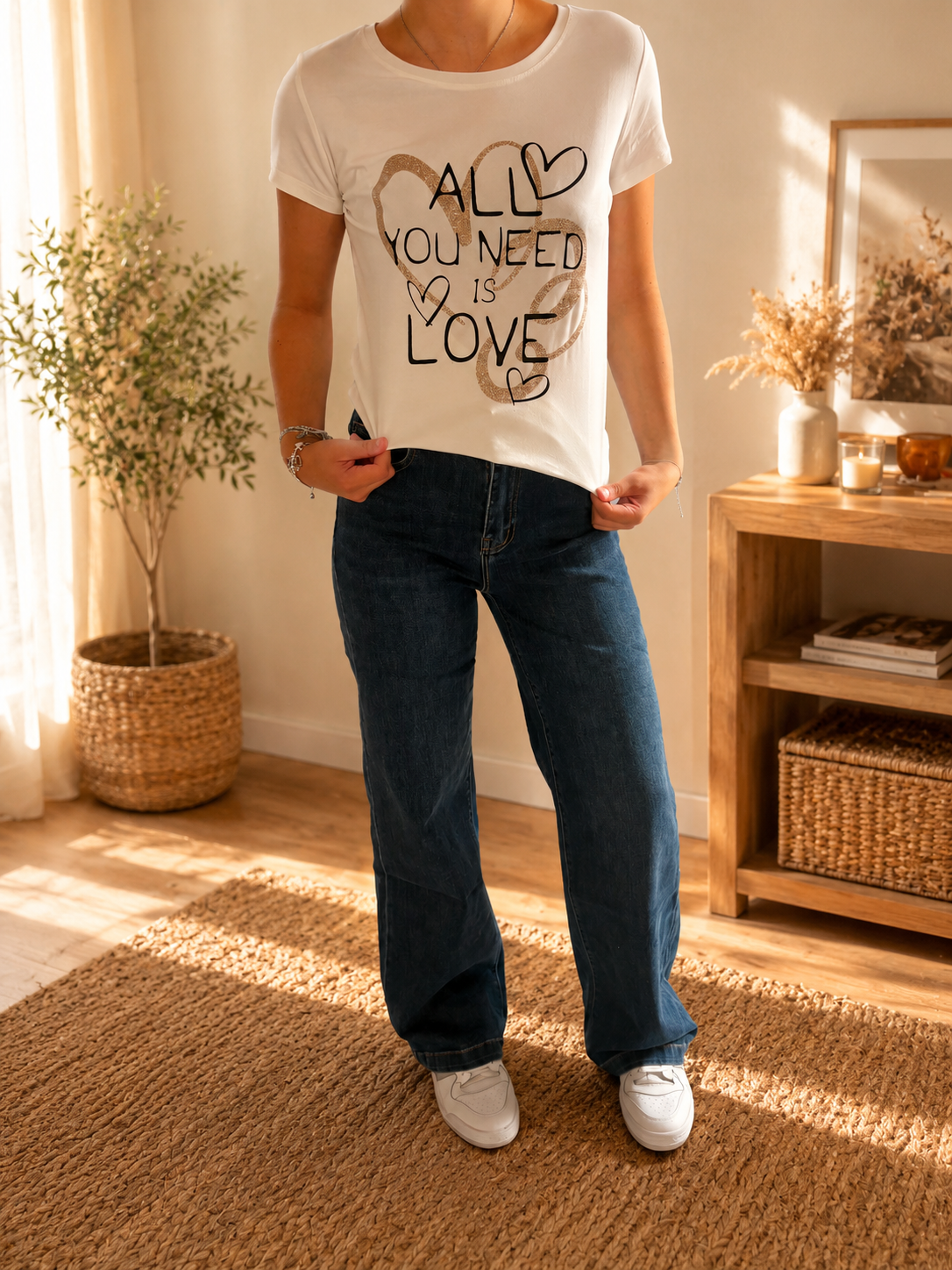 T-shirt Blanc "All you need is love"