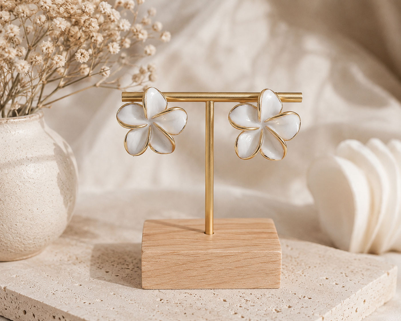 Boucles d'oreilles fleur beige