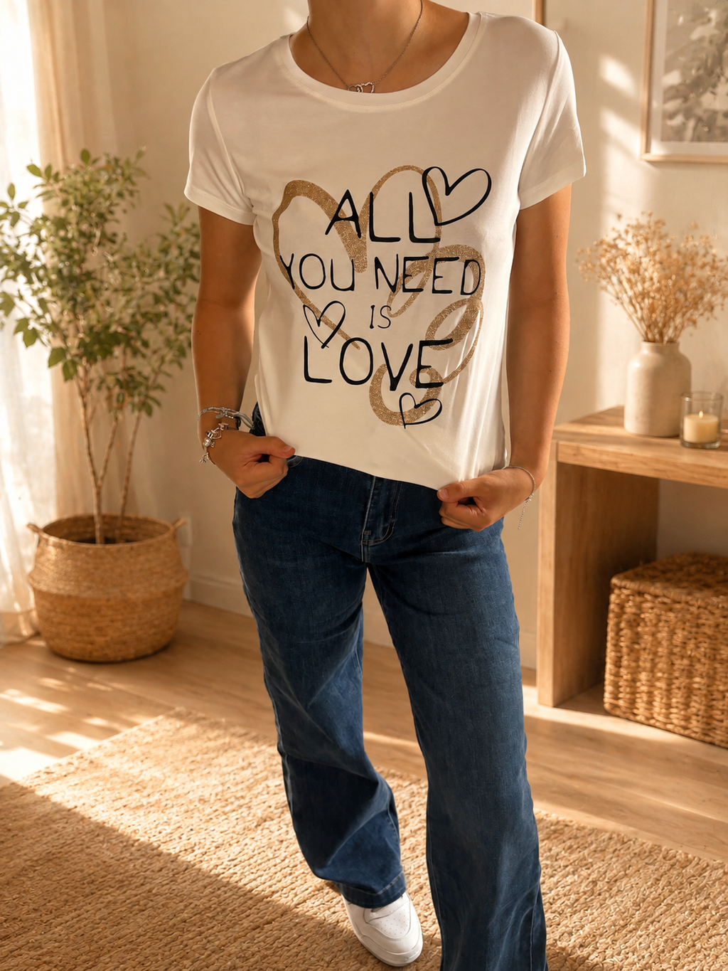 T-shirt Blanc "All you need is love"