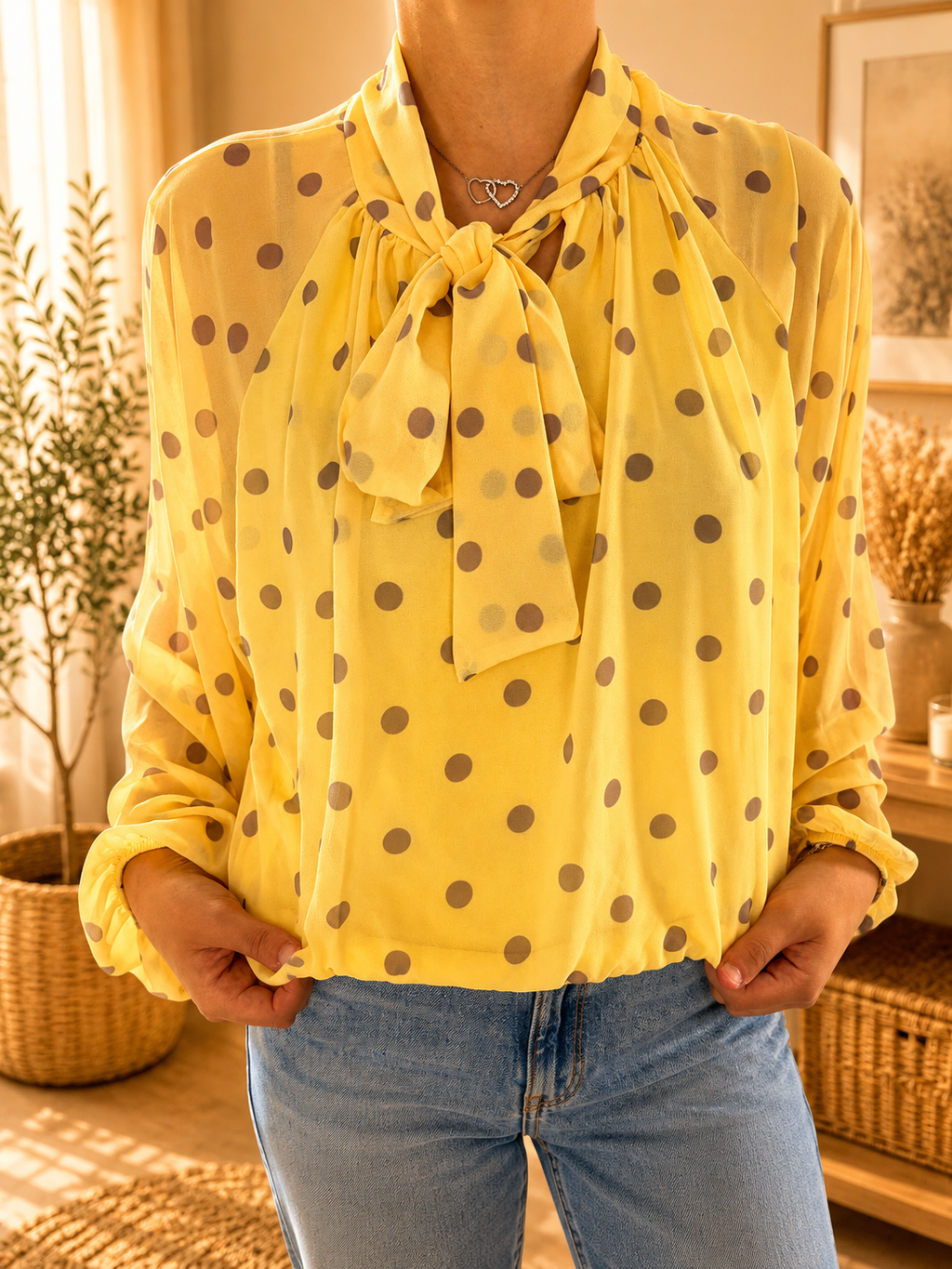 Blouse jaune pastel à pois