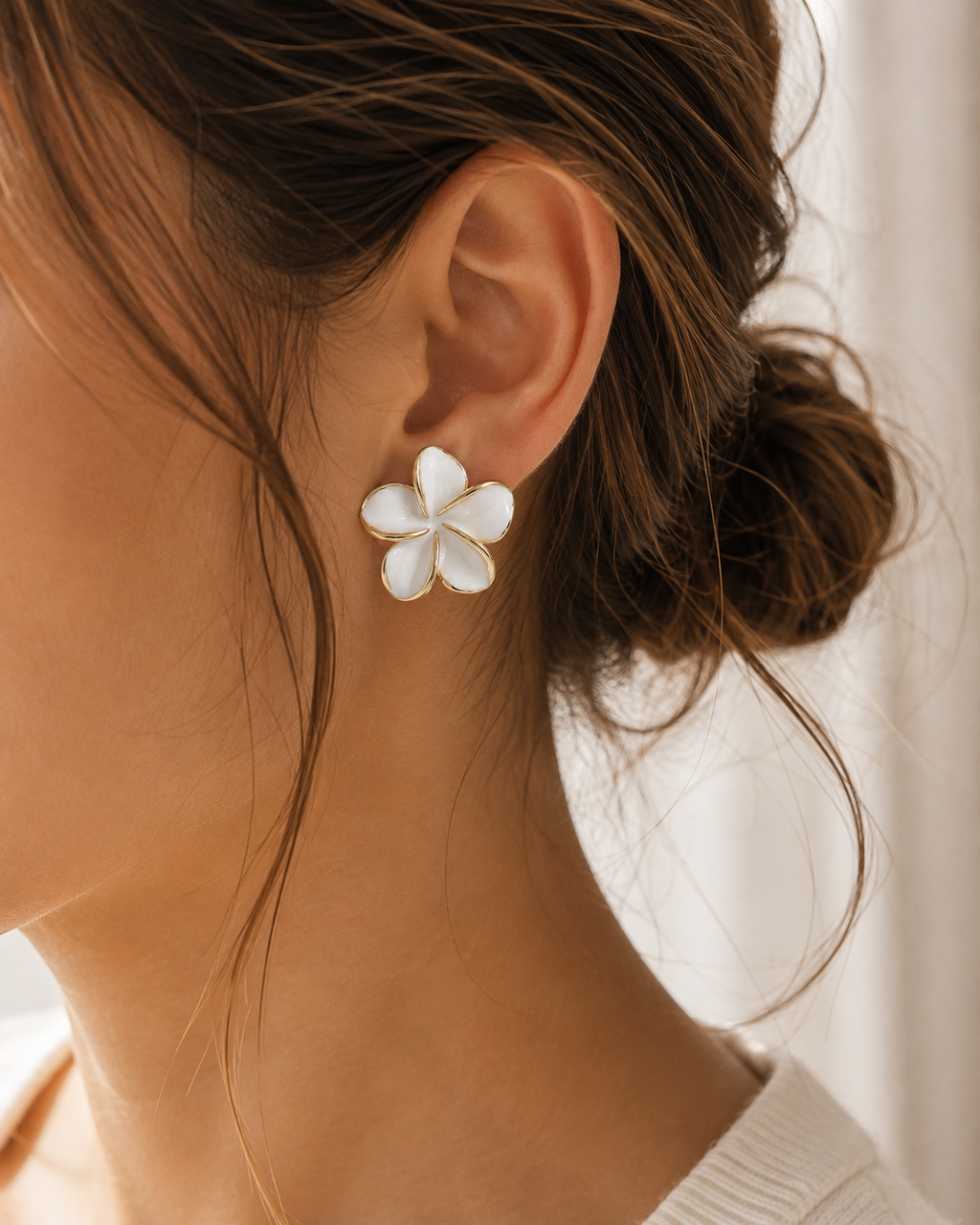 Boucles d'oreilles fleur beige