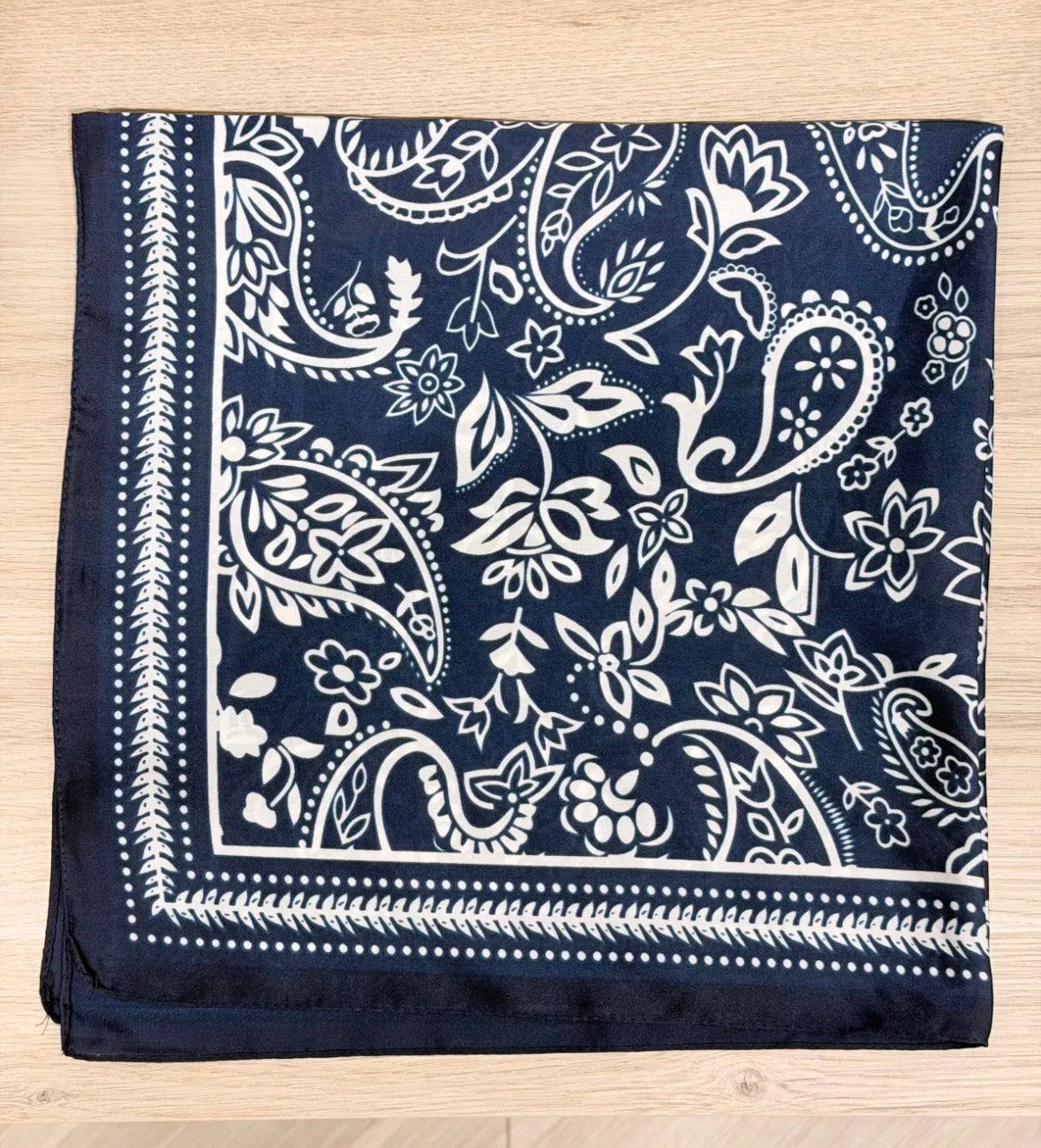 Foulard bleu nuit